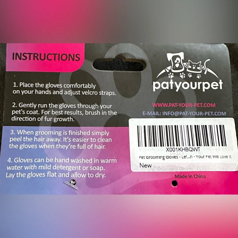 Pet grooming gloves